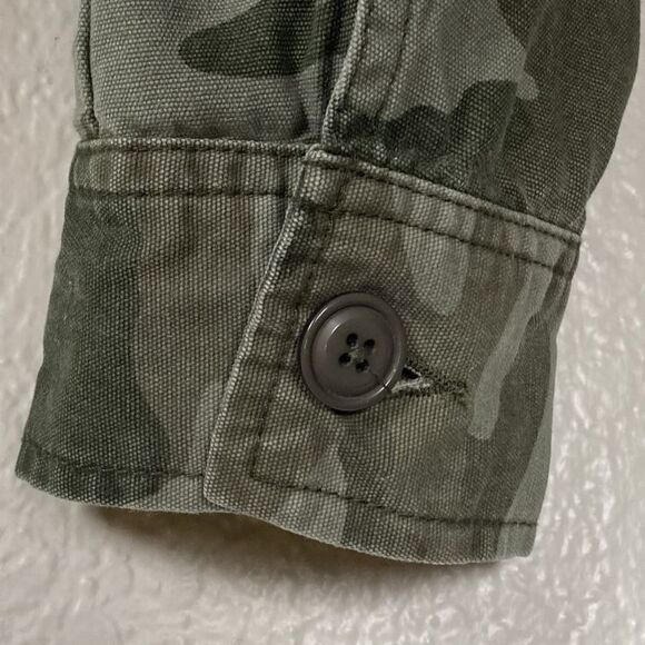 Aeropostale Sz L Cropped Cargo Utility Jacket Camo Green White Raw Hem - Picture 7 of 12